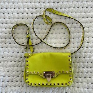 Valentino Néon Yellow Studded Bag